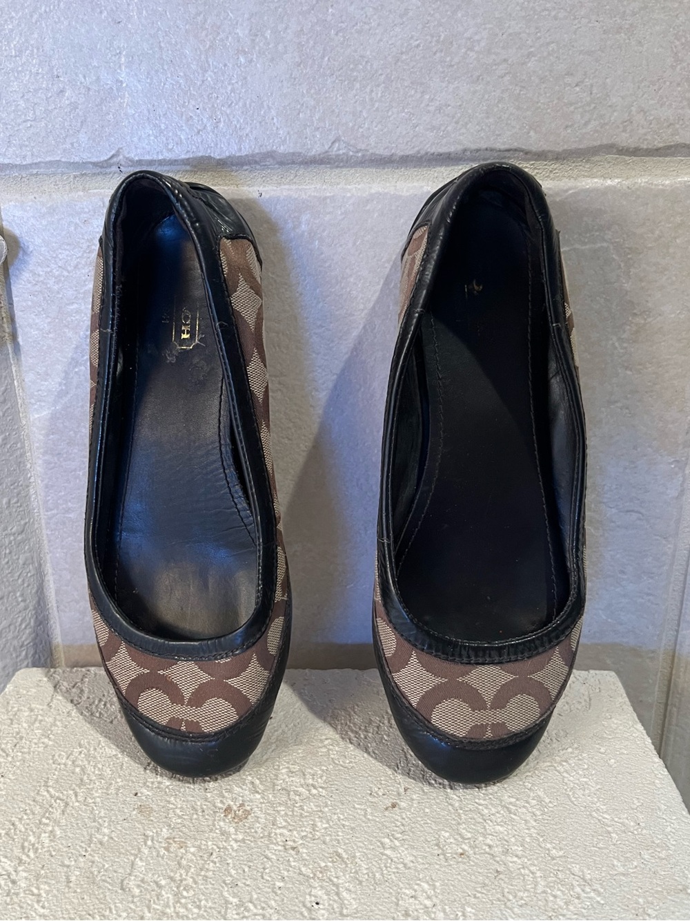 Women’s Coach signature brown monogram patent leather fabric ballet flats sz 6.5